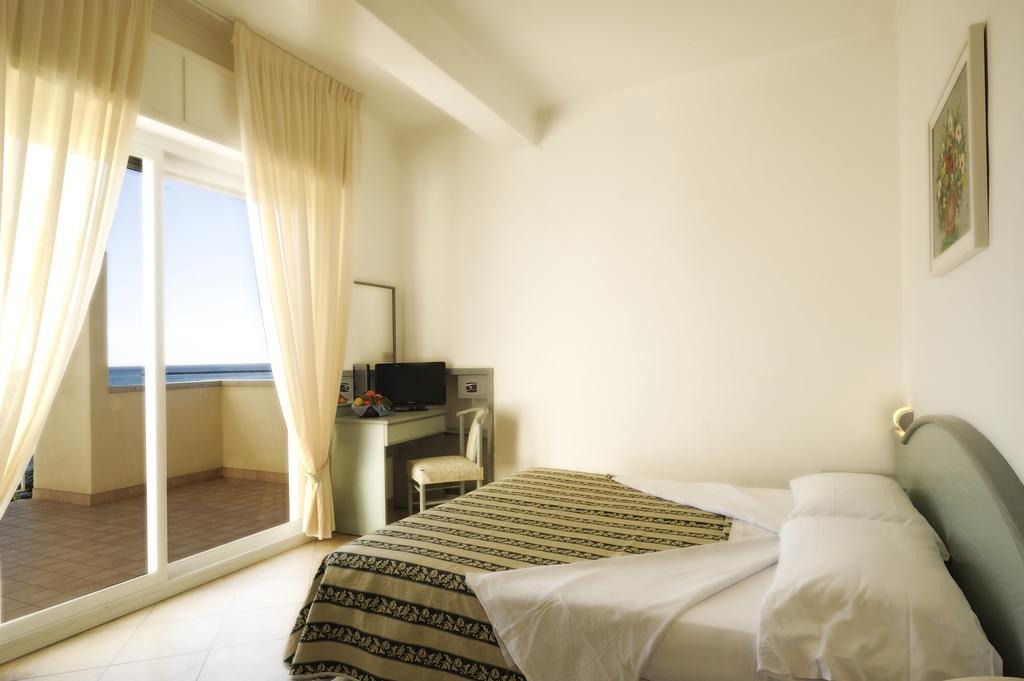 Hotel Miramare Diano Marina Exteriör bild